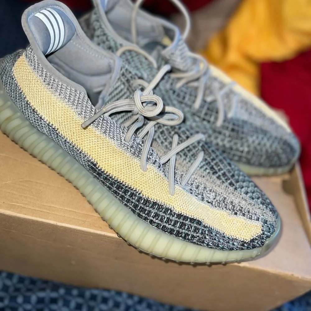 Yeezy boost 350 V2 - Picture 3 of 3